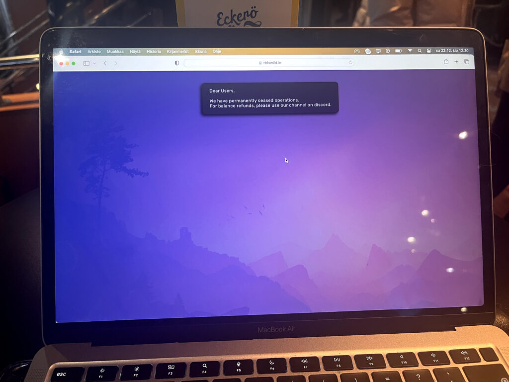 Kuvassa nyt suljettu RBLXwild Macbook tietokoneen näytöllä.