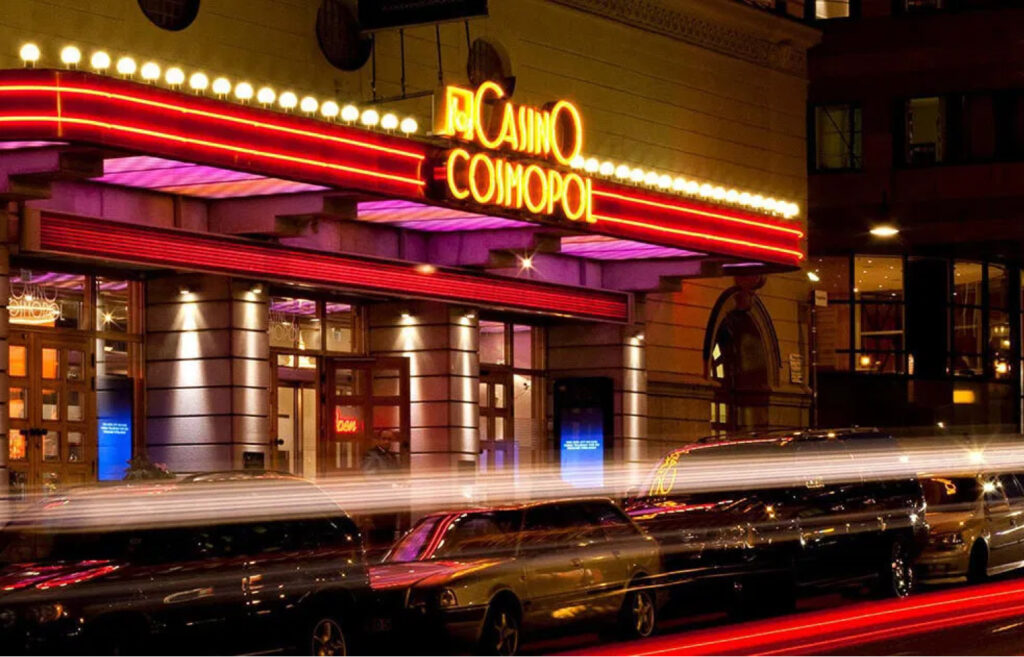 Kuvassa Casino Cosmopol Tukholmassa ilta-aikaan.