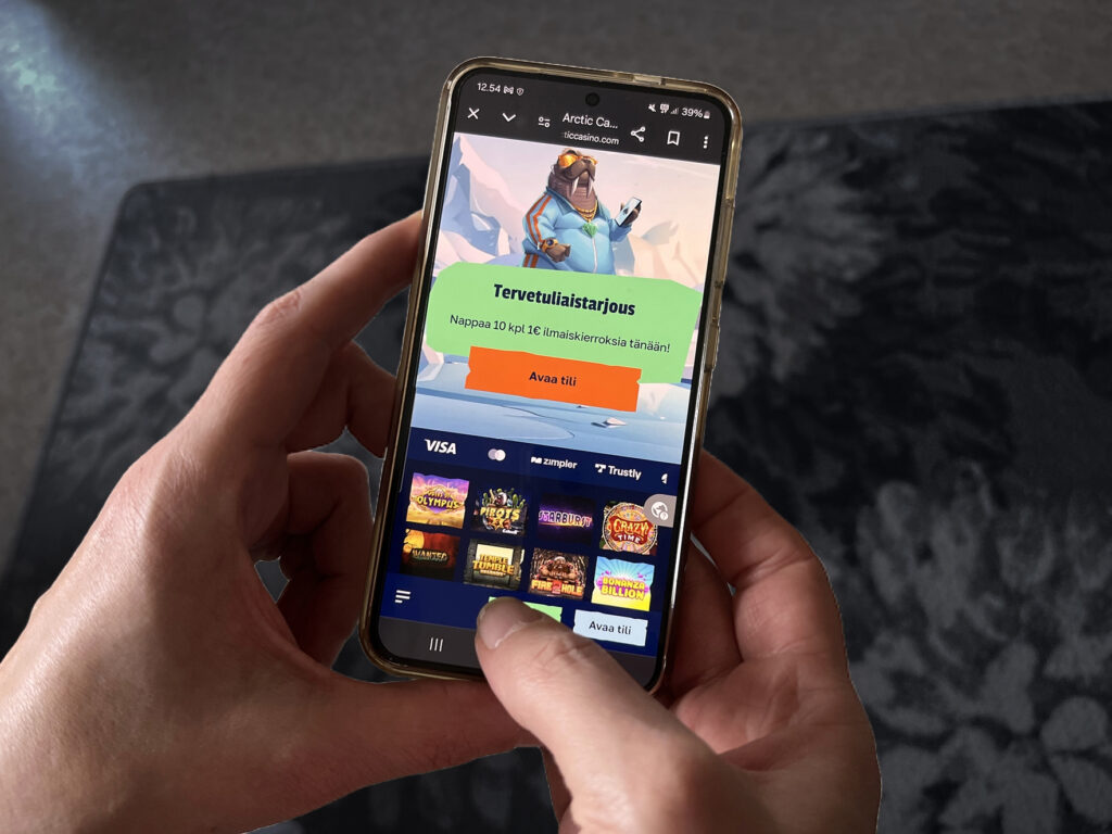 Kuvassa näkyy suositun Arctic Casinon kotinäkymä.