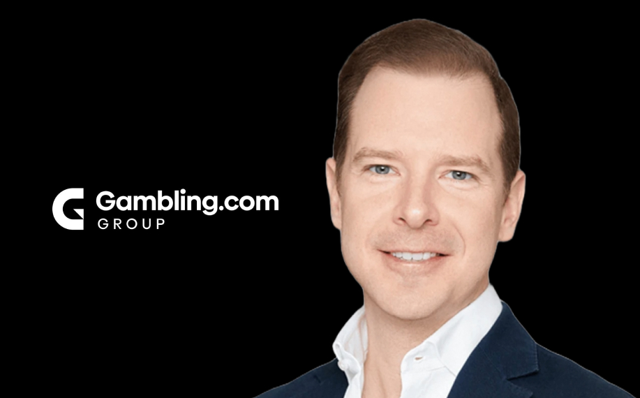 Kuvassa Gambling.com yhtiön perustaja ja johtaja Charles Giesspie ja yhtiön logo.