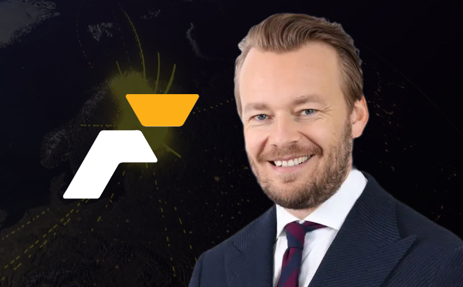 Fennica Gaming logo ja Erik Nyman. Taustalla Suomi ja sen "viennit" korostettuna kartassa.