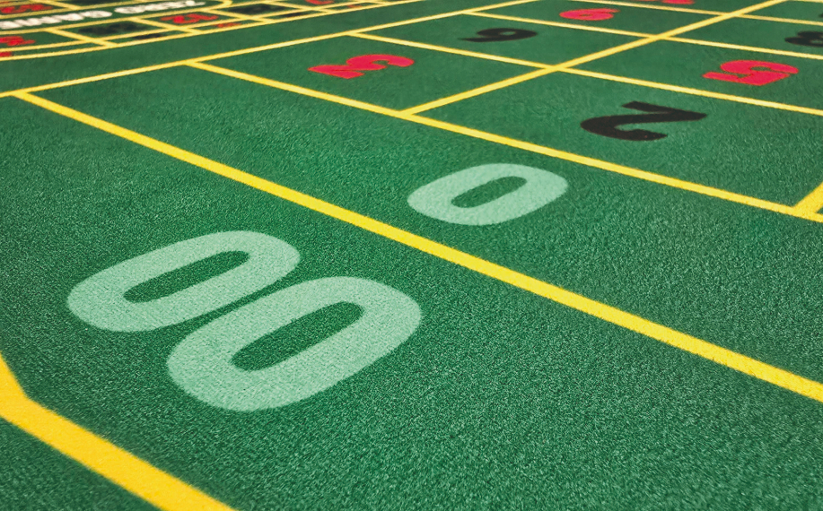 Rulettimatolla näkyy pöydän alkupuolella 00 ja 0.