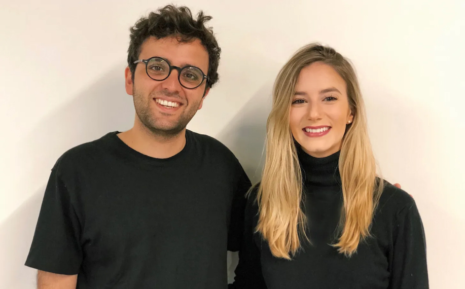 Tarek Mansour ja Luana Lopes Lara hymyilevät vierekkäin.