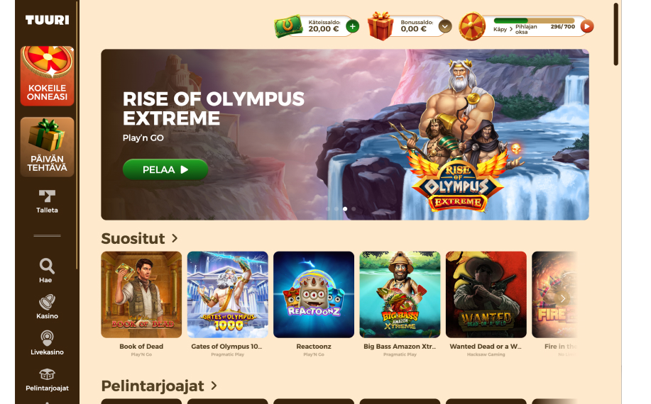 "Tuuri-kasinon etusivu. Yläosassa mainos 'Rise of Olympus Extreme' -pelistä, jossa näkyy antiikin jumalia ja vihreä Pelaa-painike. Vasemmassa reunassa valikko, jossa painikkeet kuten Kokeile onneasi, Päivän tehtävä, Talleta, Kasino ja Livekasino. Suositut-pelien rivillä näkyvät esimerkiksi Book of Dead, Gates of Olympus 1000 ja Reactoonz.