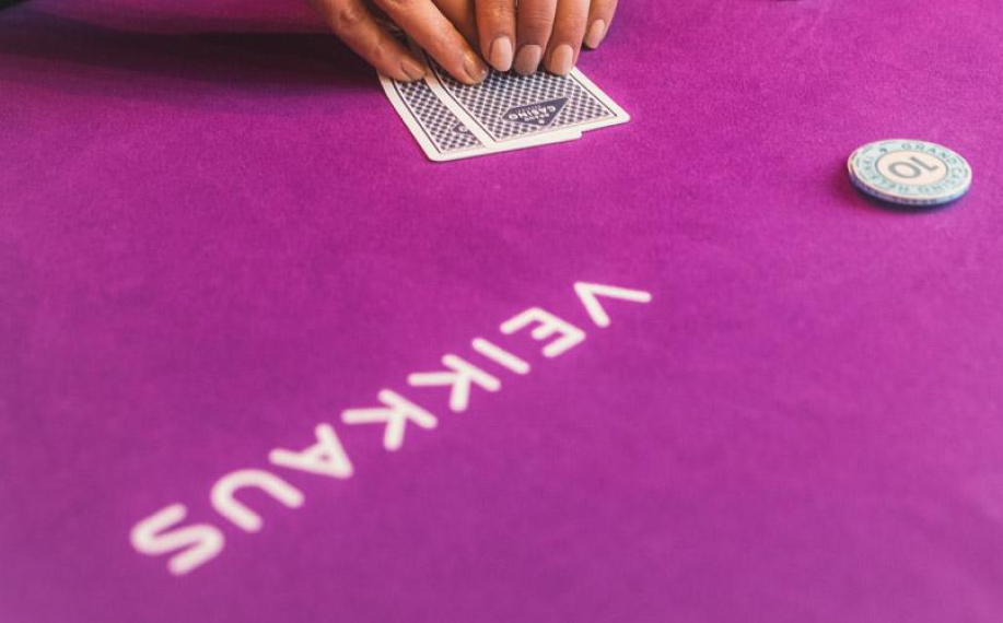 Veikkaus pokeripöytä.
