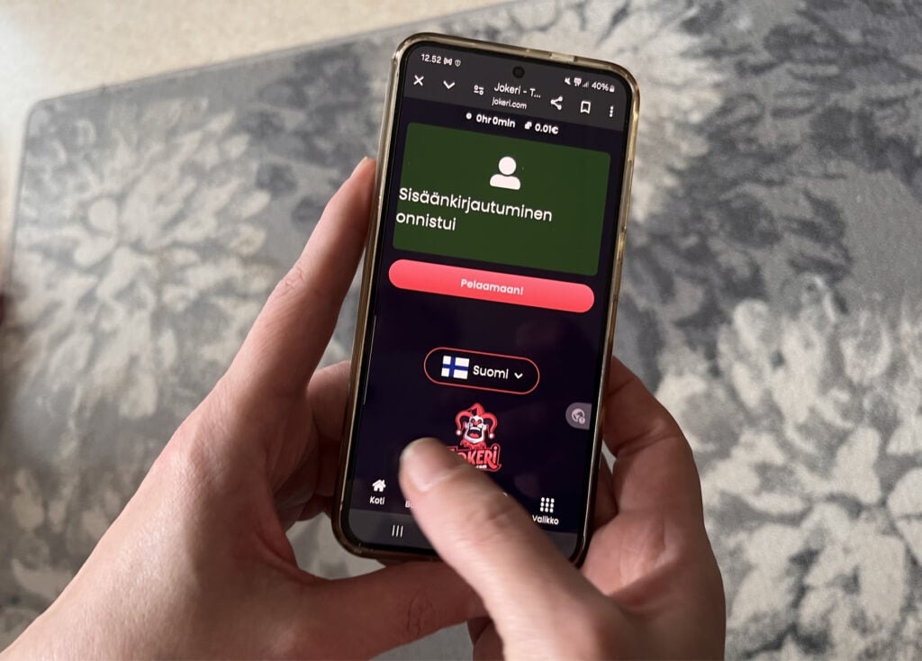 Pelaaja kirjautunut onnistuneesti sisään Jokeri nettikasinoon pankkitunnuksillaan mobiilissa.