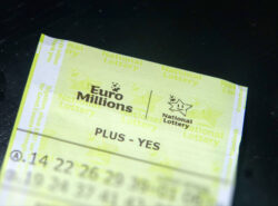 Irlantilainen Euro Millions lottokuponki.