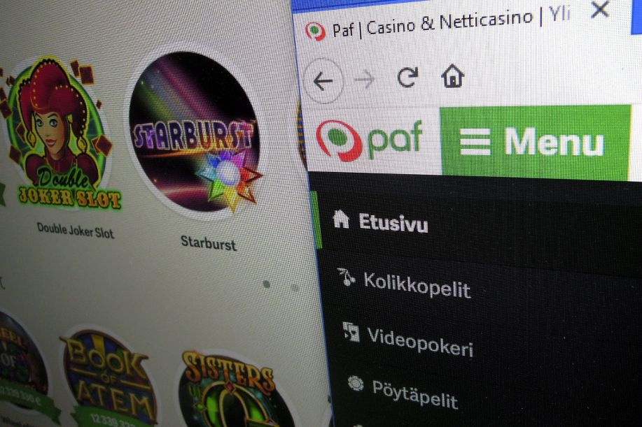 Pafin kasinolla valittavissa kolikkopelit, videopokeri ja pöytäpelit. Vieressä näkyy kasinopelejä kuten Starburst ja Paf nettikasinon itse tekemä Double Joker Slot.