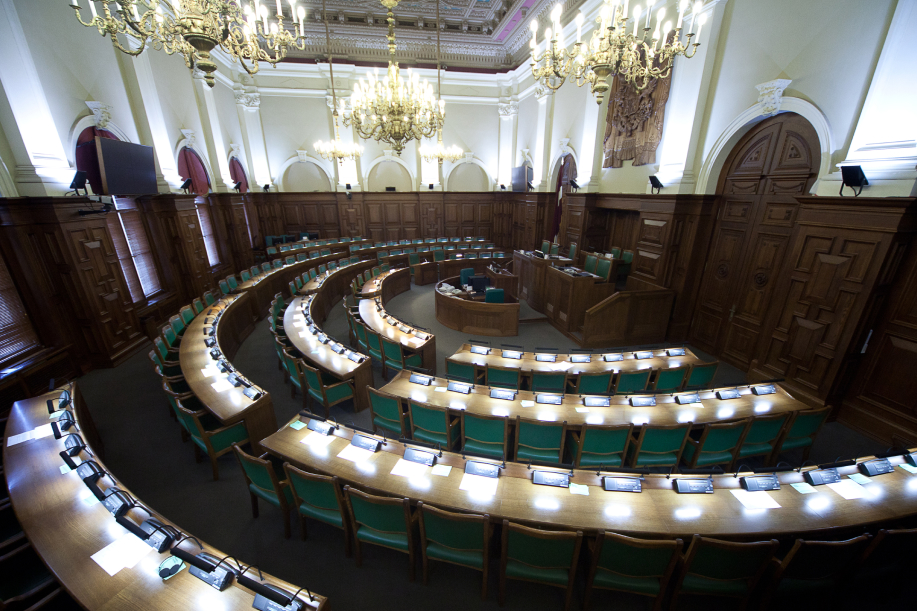 Latvian parlamentti sisältä kuvattuna