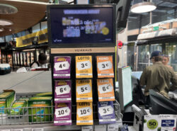 Kuvassa Veikkauksen lotto ja arpapelejä Ympyrätalon S-marketissa Helsingissä.