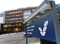 Veikkauksen toimisto talvisessa maisemassa.