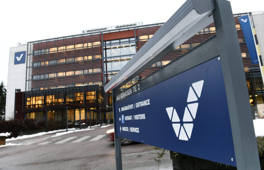 Veikkauksen toimisto talvisessa maisemassa.