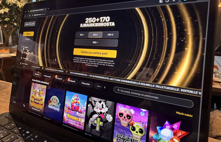 Tietokoneen näytöllä High Roller suomenkielinen nettikasino. Kasinolla näkyy ilmaiskierrostarjous ja kasinopelejä kuten Reactoonz.