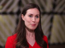 Suomen pääministeri Sanna Marin saapuu Euroopan unionin (EU) johtajien kokoukseen Brysselissä, Belgiassa, torstaina 24. kesäkuuta 2021.