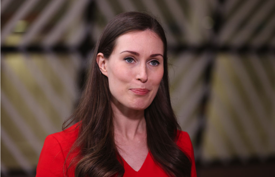 Suomen pääministeri Sanna Marin saapuu Euroopan unionin (EU) johtajien kokoukseen Brysselissä, Belgiassa, torstaina 24. kesäkuuta 2021.