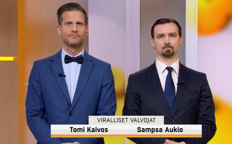 Loton viralliset valvojat Tomi Kaivos ja Sampsa Aukio Veikkauksen Lotto-arvonnan studiossa. Valvojat seuraavat ja varmistavat Loton arvonnan oikeellisuuden, lottonumeroiden arvonnan sekä Lotto-tulosten ja voitonjaon sääntöjenmukaisuuden suorassa lähetyksessä.