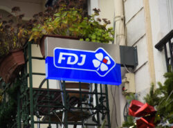 FDJ kyltti katukuvassa.