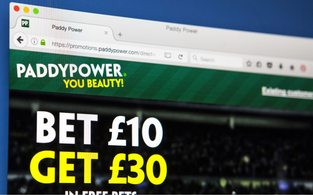 Paddy Power nettikasino Safari-selaimella. Kasino tarjoaa 30 punnan ilmaisveto tarjousta minkä saa panostamalla 10 puntaa. Sääntöjä ja ehtoja ei näy.