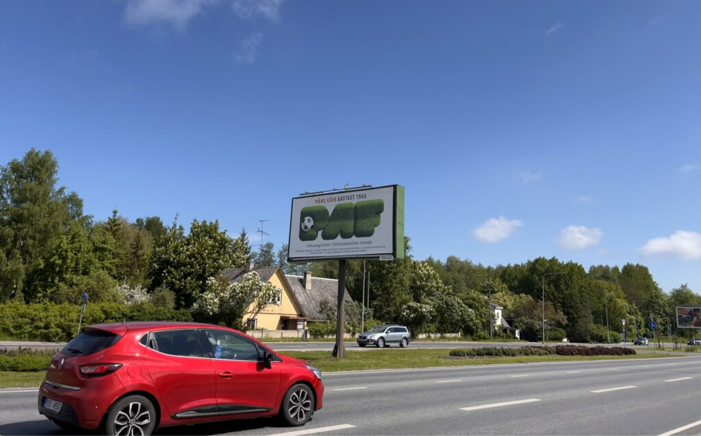 Paf mainos moottoritien varrella Virossa kertoo että kasinoyritys on perustettu 1966. Mainos näyttää "orgaaniselta" koska kasinon logo on ruohonvihreä ja mukana on jalkapallo.