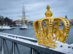 Kruunukoriste sillalla Tukholmassa.