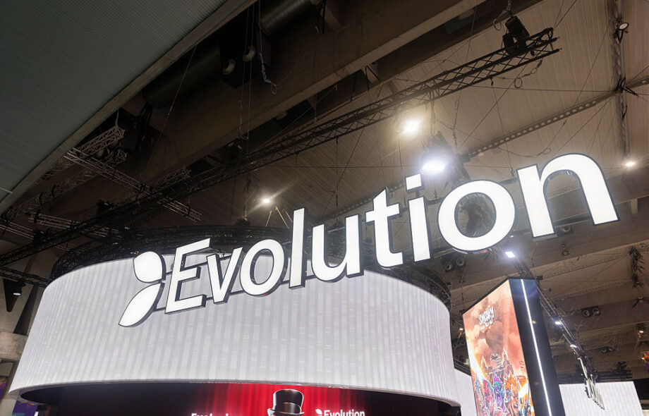 Evolutionin logo ICE-rahapelitapahtumassa.