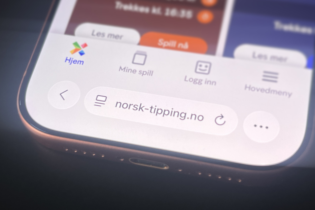 Norsk Tipping verkkosivusto auki iPhonella.