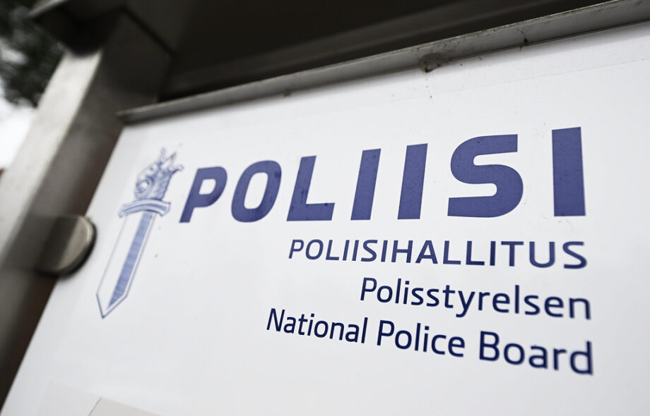 Poliishallitus päämajan katukyltti.