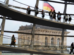 Berliini, ihmisiä Reichstagissa