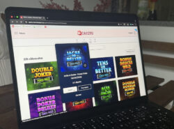 Pelaaja on hakenut Power Poker -pelejä Svenska Spel verkkosivustolla. Sivustolla useampi peli. Korostettu Jacks or Better -peli pitää sisällään 99+ palautusprosentin.