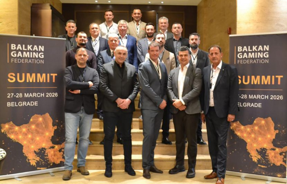 Balkan Gaming Federationin perustajat poseeraavat ryhmäkuvassa.