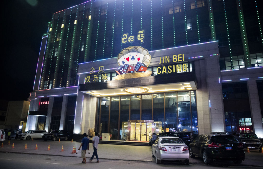 Kasinon ovi Kambodzan Sihanoukvillessä.