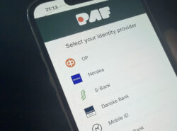 Puhelimella auki Pafin pankkivalikko. Pankkeina suomalaisia toimijoita kuten OP, Nordea ja S-Pankki.