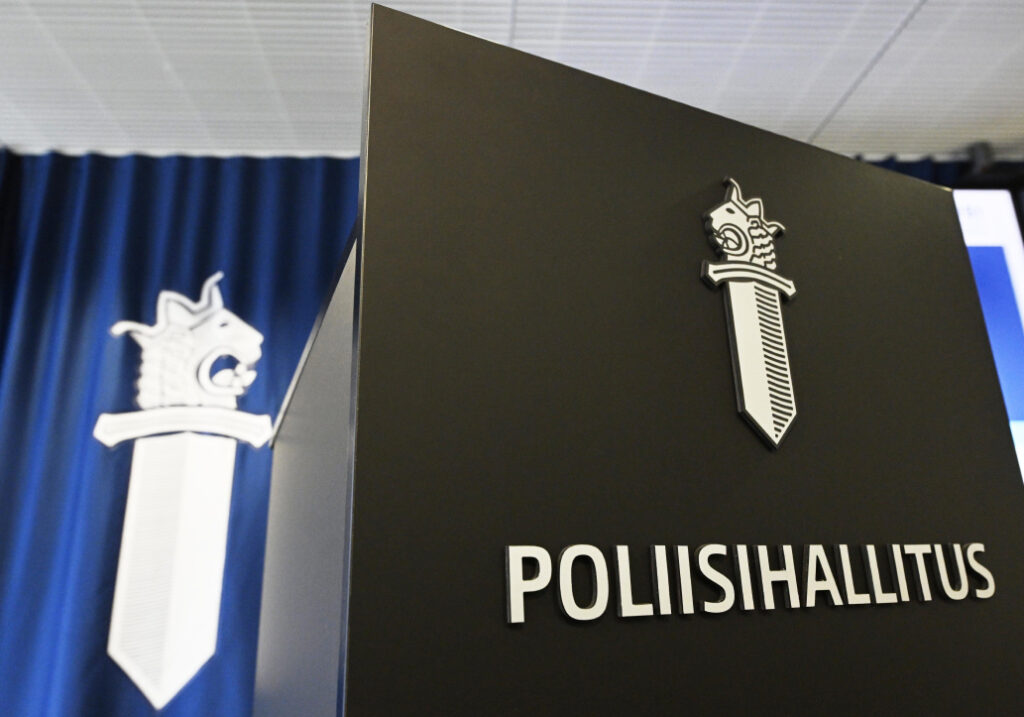 Poliisihallituksen puhujapönttö.