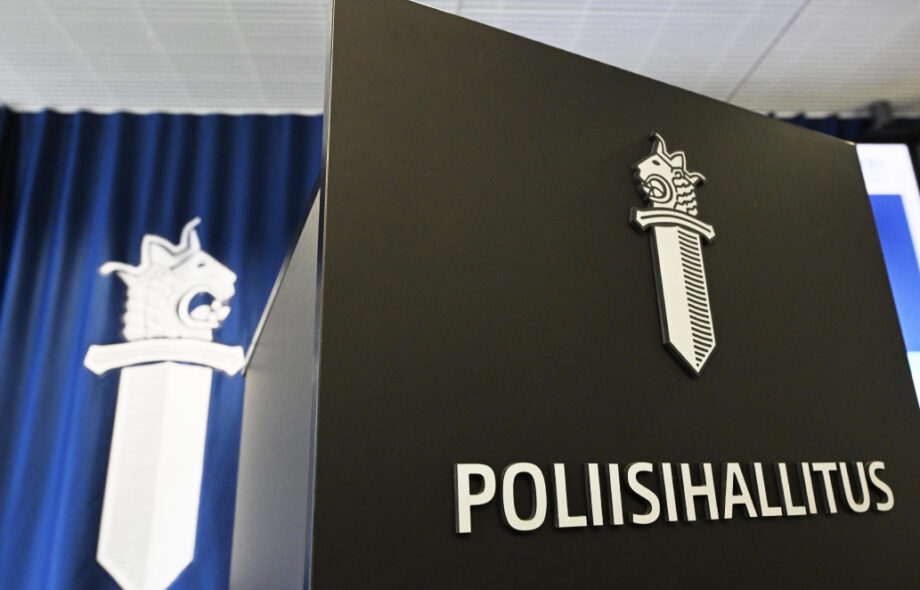 Poliisihallituksen puhujapönttö.