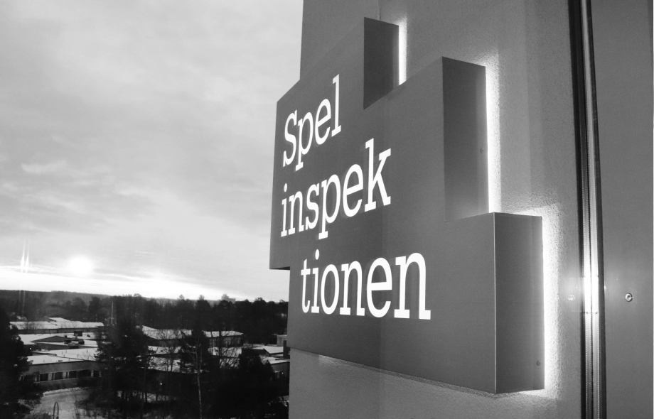 Seinäkyltissä lukee Spelnspektionen