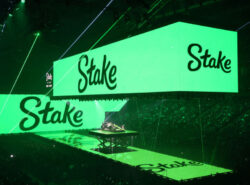 Stake F1 Team Kick Sauber -auton väritys esiteltiin F1 75 Live -tapahtumassa The O2 Arenalla 18. helmikuuta 2025 Lontoossa, Englannissa