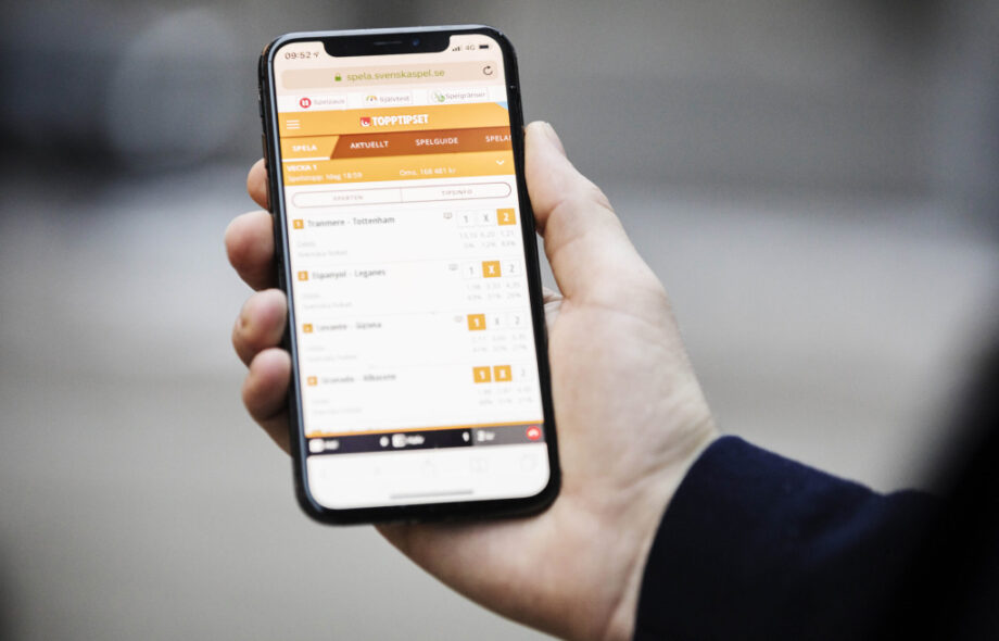 Puhelimessa auki Svenska Spel.
