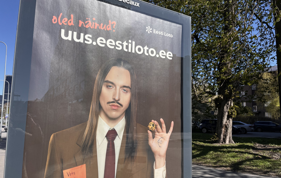 Tommy Cash Eesti Loton katumainoksessa Tallinnassa.