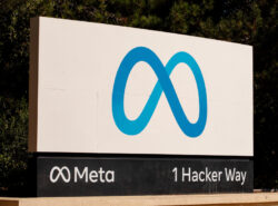 Meta logo yhtiön pääkonttorilla Kaliforniassa.