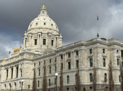 Minnesotan senaatin rakennus St. Paulsissa.