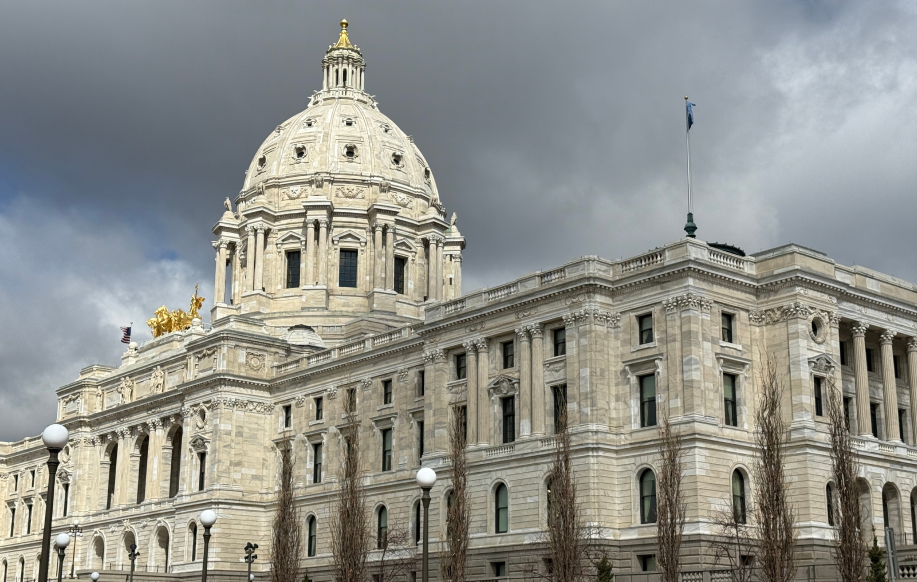 Minnesotan senaatin rakennus St. Paulsissa.