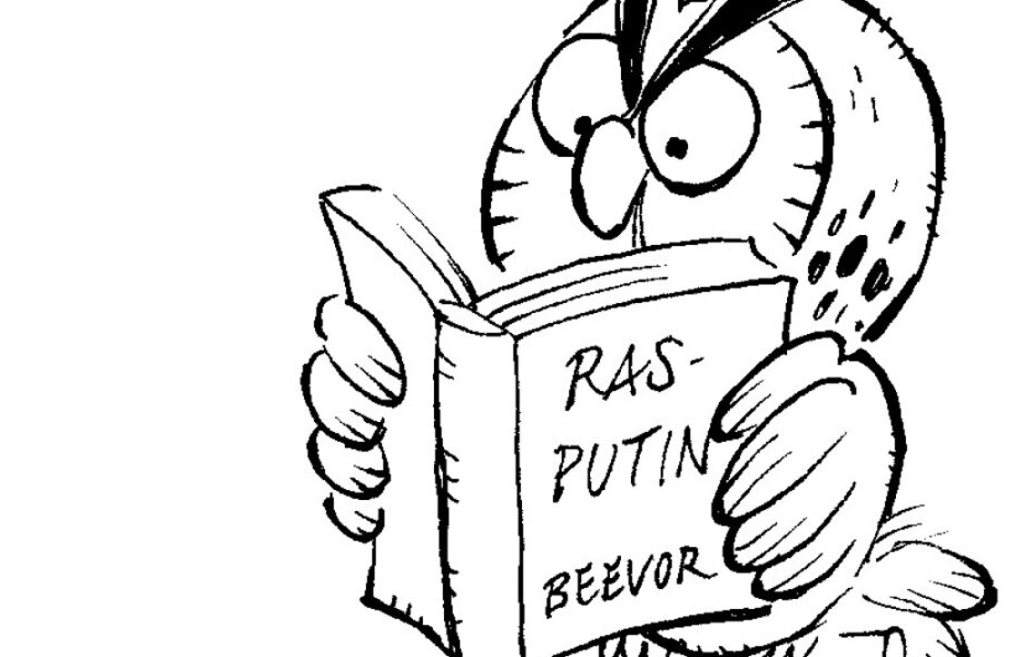 Pöllö lukee "Rasputin" kirjaa.