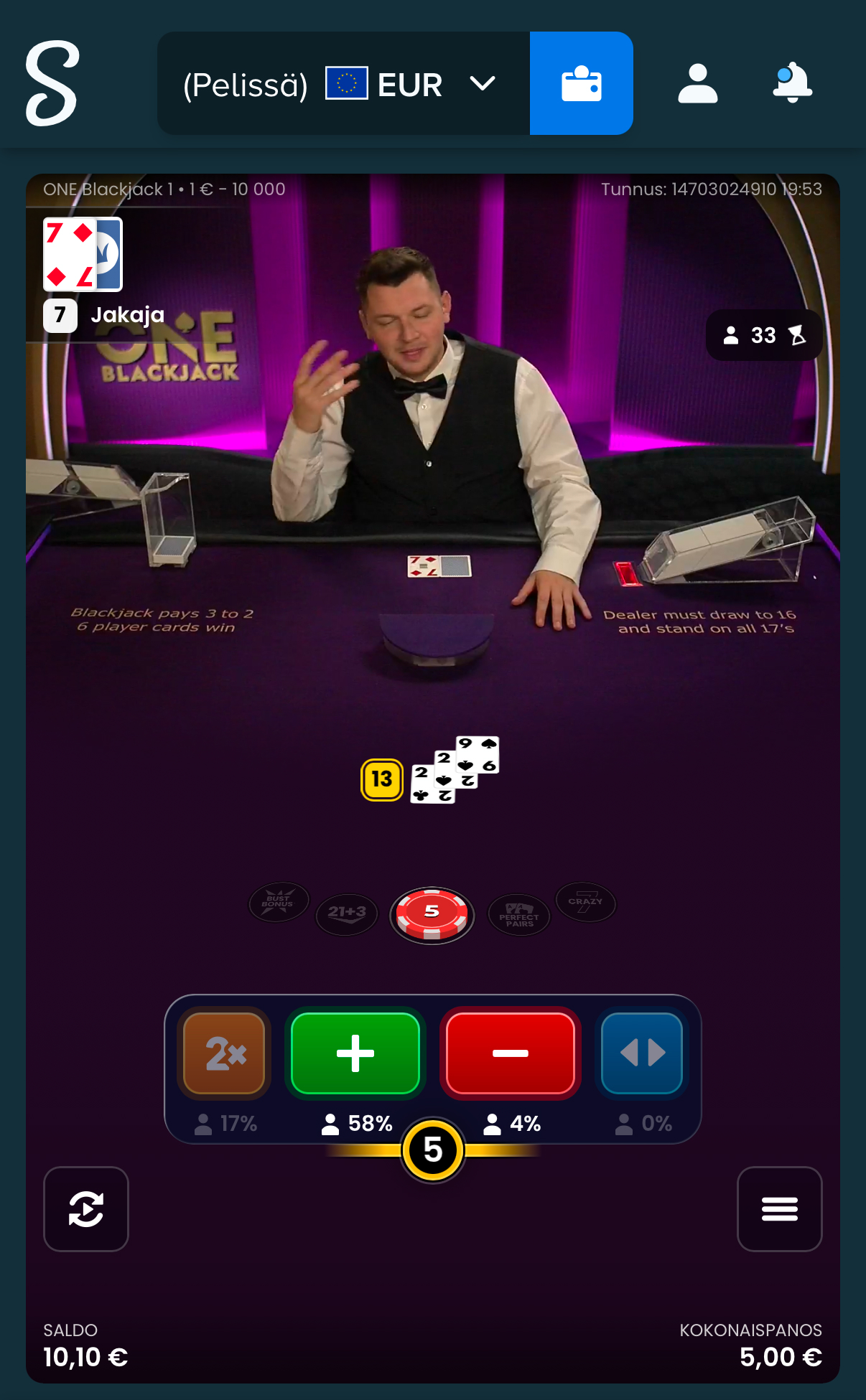 Stake nettikasinolla auki ONE Blackjack 1 live-peli. Rahapelisanomien testaajan saldo 10,10 € ja kokonaispanos 5,00 €. Käyttöliittymä euroissa todistaa että kyseessä on tavallinen nettikasino eikä kryptokasino.