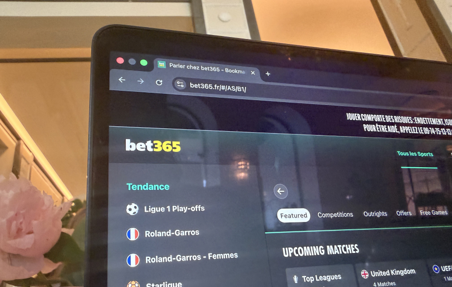 Jalkapallovedonlyöntiä juuri avatulla Bet365 Ranskan sivulla.