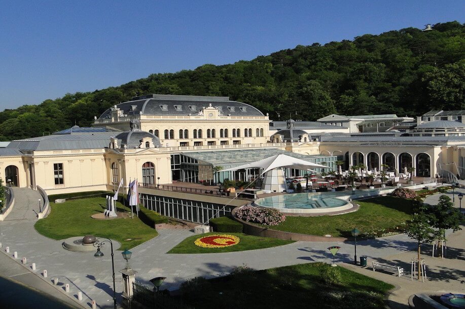 Casino Baden-Baden historiallisessa Kurhaus-rakennuksessa Saksassa