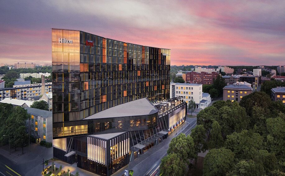 Olympic Park Casino Hilton Tallinn Park -hotellin yhteydessä Tallinnan keskustassa
