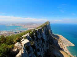 Gibraltarin suuri kukkulamaisema.