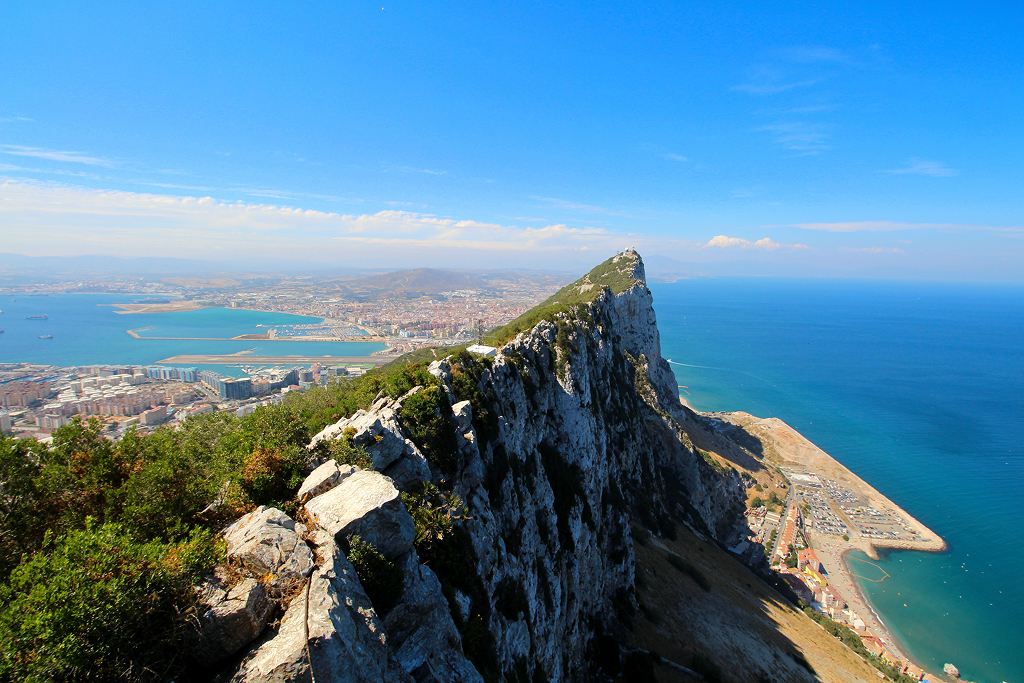 Gibraltarin suuri kukkulamaisema.