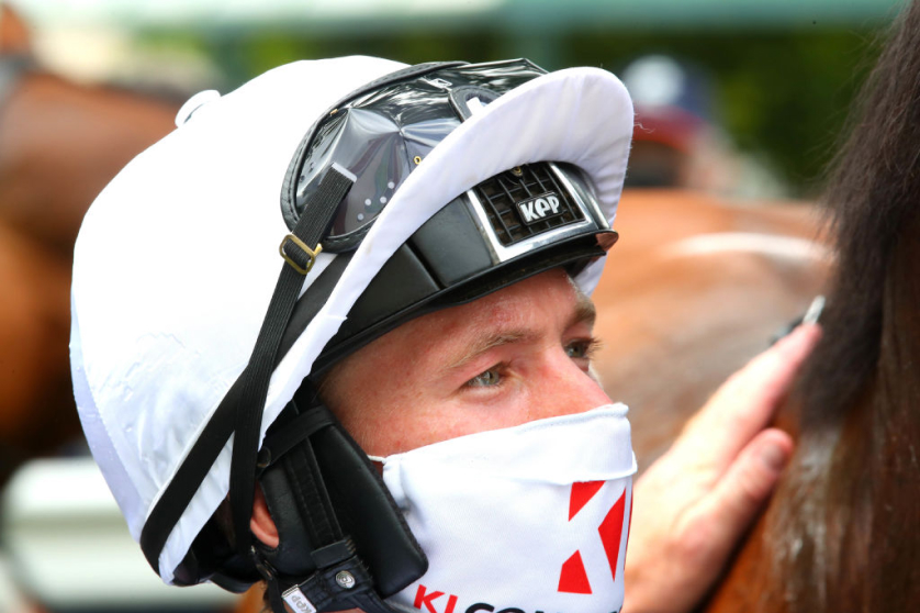 Colin Keane 4. heinäkuuta 2021 Saint-Cloudissa, Ranskassa järjestetyssä Grand Prix de Saint-Cloud -kilpailussa.