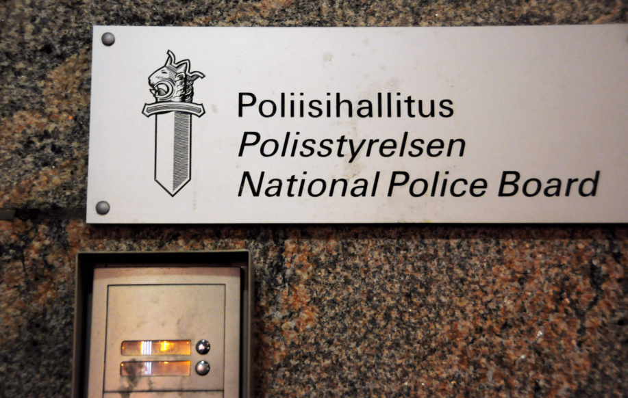 Poliisihallitus / Polisstyrelsen / National Police Board ovisummerikyltti